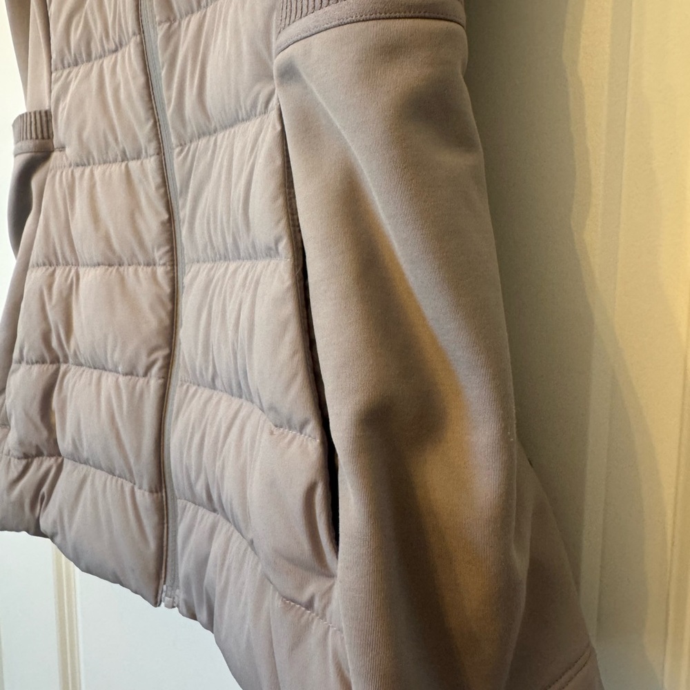 Lulu Lemon Women's Down for
It All Vest .. Light lilac color - Picture 15 of 16
